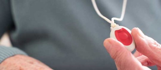 Accessoires de télé-assistance aux personnes âgées